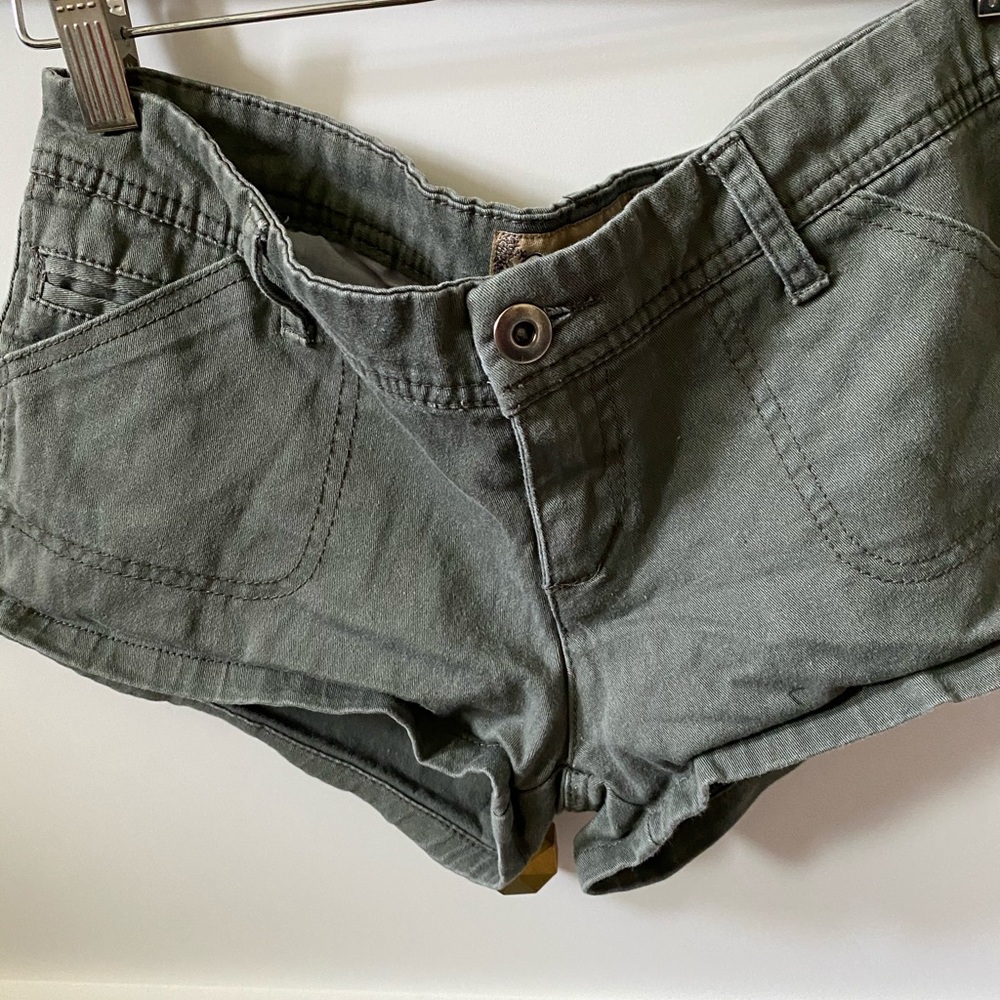 Shorts - Picture 3 of 6